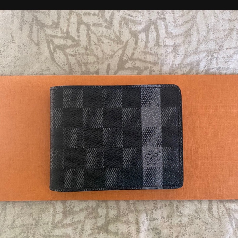 Louis Vuitton Mens Wallet - Authentic!